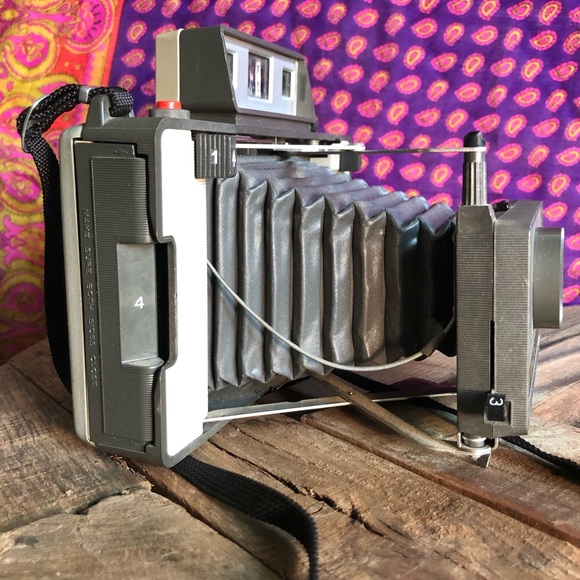 Late 60’s Polaroid Automatic 320 Land Camera - Picture 6 of 7